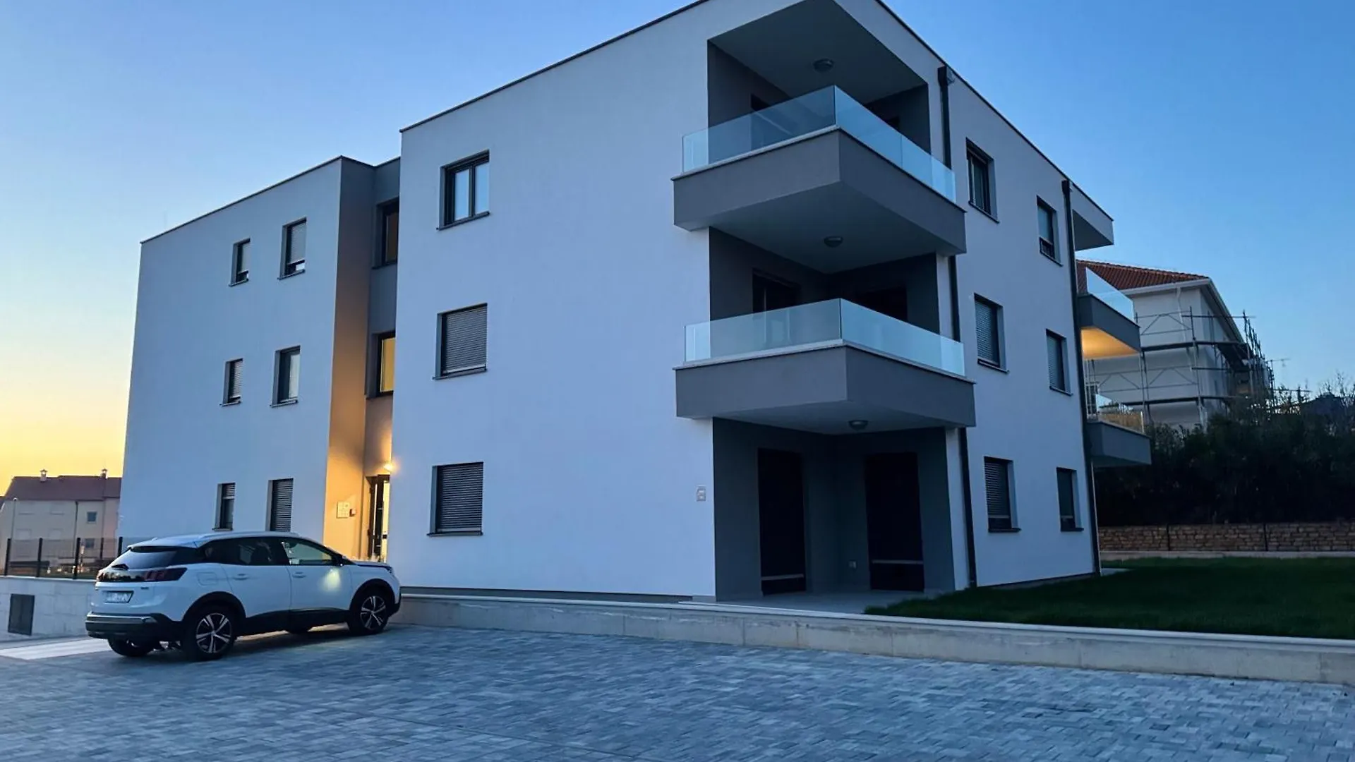 Apartments Frank Zambratija