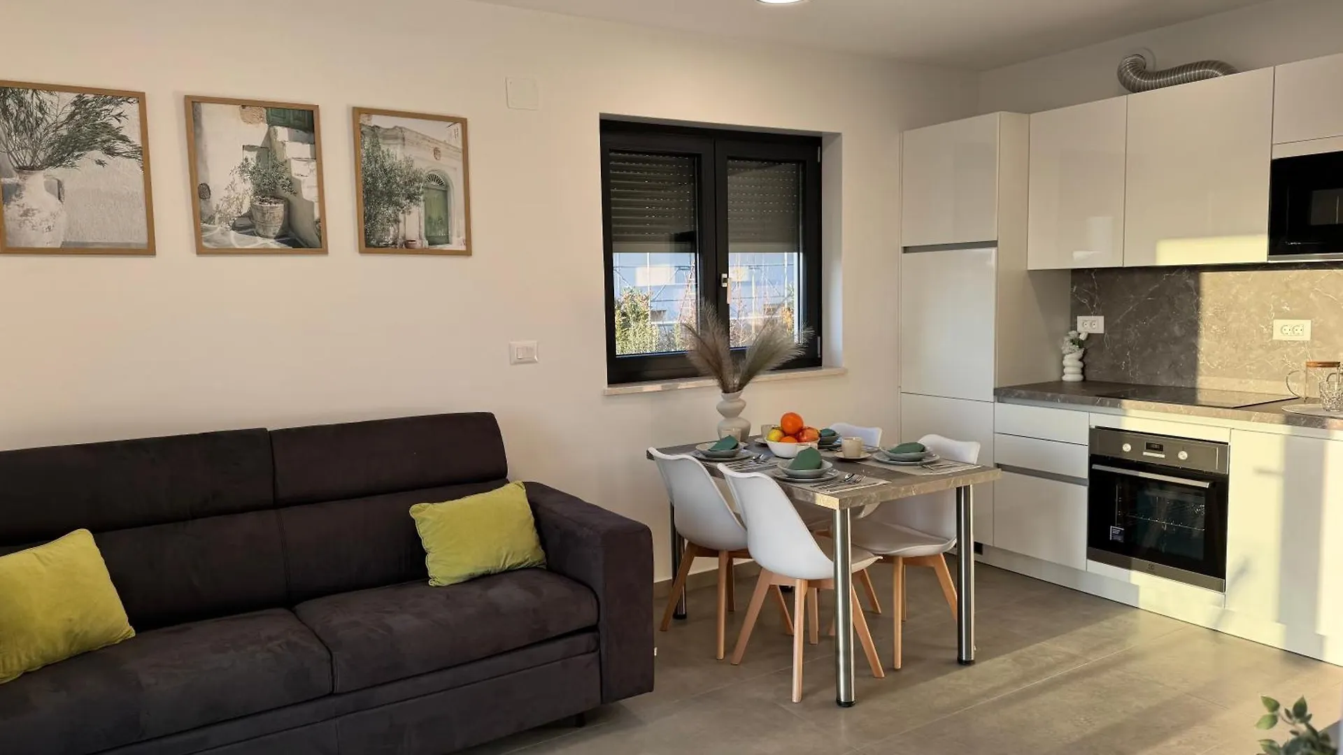 Apartments Frank Zambratija