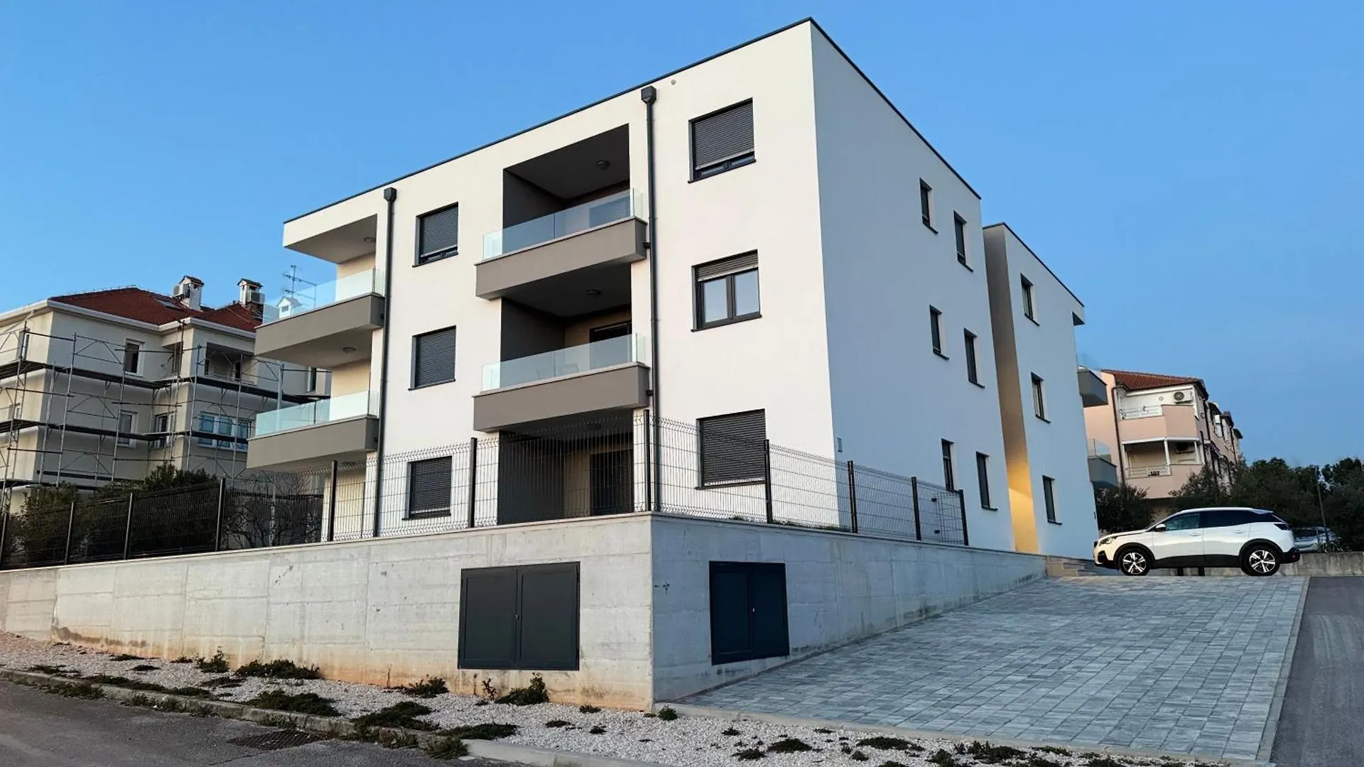 Apartments Frank Zambratija