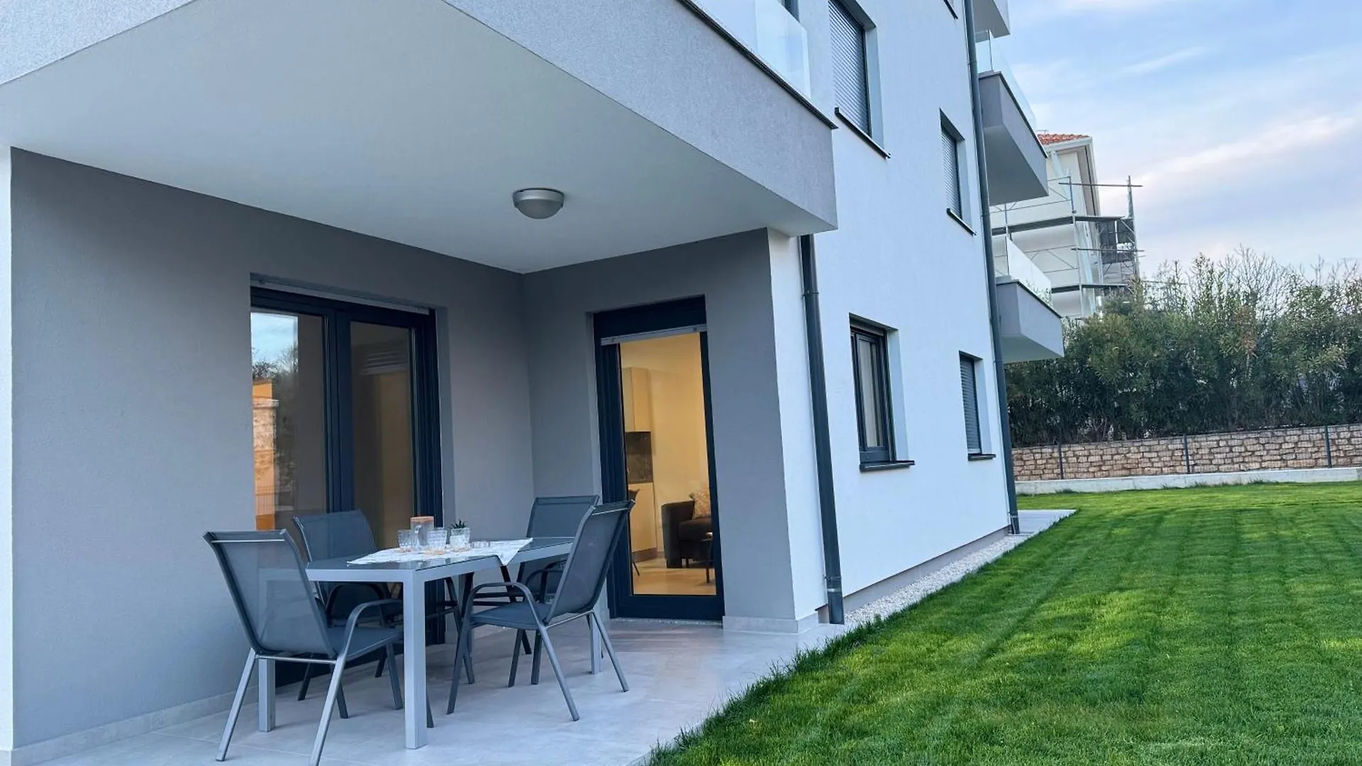 Apartments Frank Zambratija